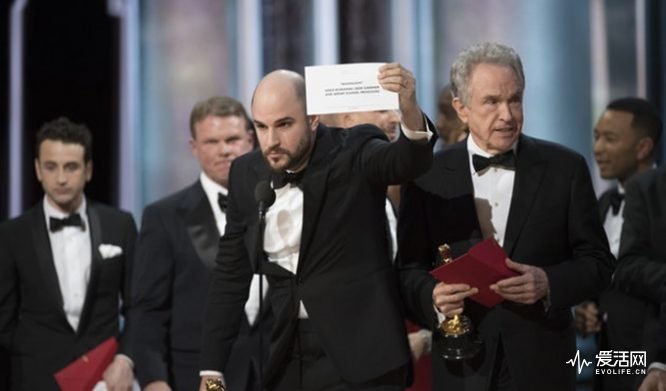 THE OSCARS(r) - The 89th Oscars(r)  broadcasts live on Oscar(r) SUNDAY, FEBRUARY 26, 2017, on the ABC Television Network. (Eddy Chen/ABC via Getty Images) JORDAN HOROWITZ, WARREN BEATTY