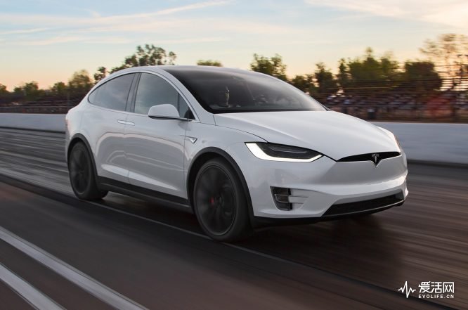 2016-Tesla-Model-X-P90D-front-three-quarter-in-motion