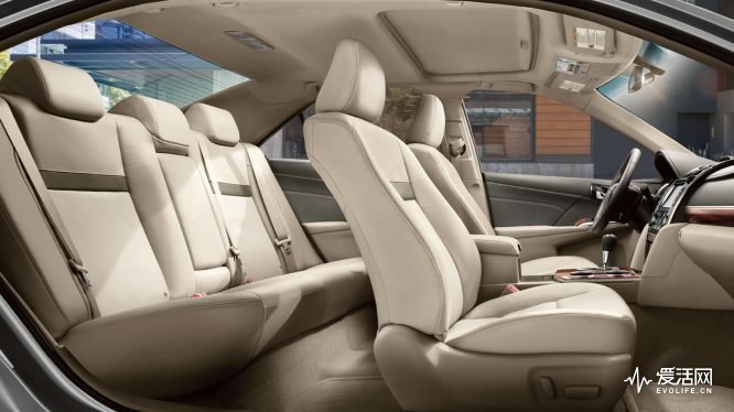 2014-toyota-camry-interior1